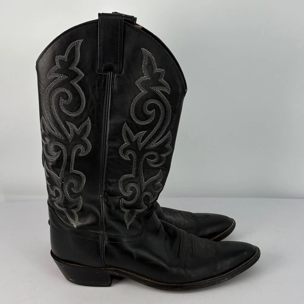 🍎 Justin Boots Black Embroidered pointed toe Boots